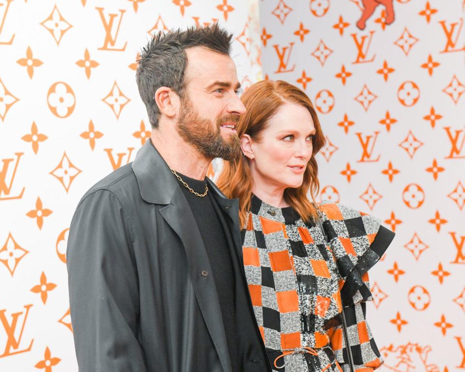 Justin Thereoux and Julianne Moore