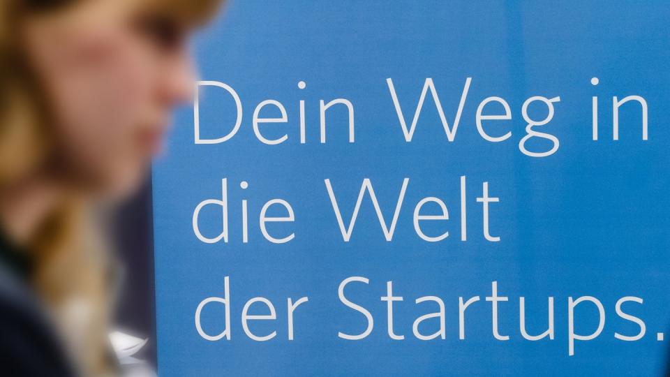 Das eigene Start-up auf die Beine bringen: Für viele ist das ein Grund, den Weg in die Selbstständigkeit zu wagen. Dabei ist vor allem der Austausch mit anderen wichtig. Foto: Markus Scholz/dpa-tmn