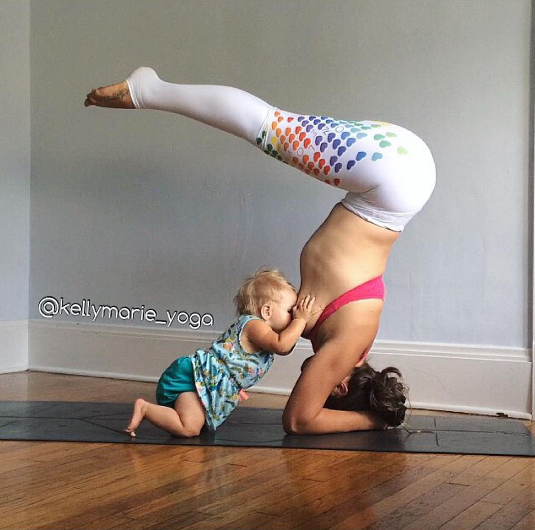 Ella es Kelly Stanley, una mujer de 23 años y amante del yoga, quien acaba de traer una bebé al mundo, a quien llamó Maya. Quiere un mundo mejor para ella, y si eso implica aclarar algunas cosas con los abuelos de la niña y la sociedad, la mujer acaba de demostrar que está dispuesta.