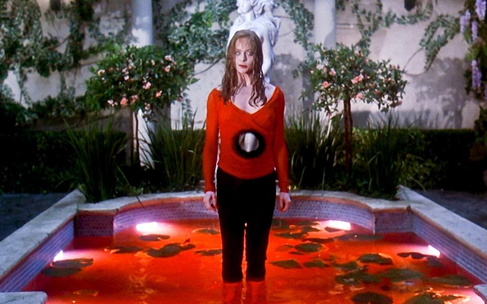 Hole in one: Death Becomes Her pioneered the use of live action CGI - LANDMARK MEDIA / Alamy Stock Photo