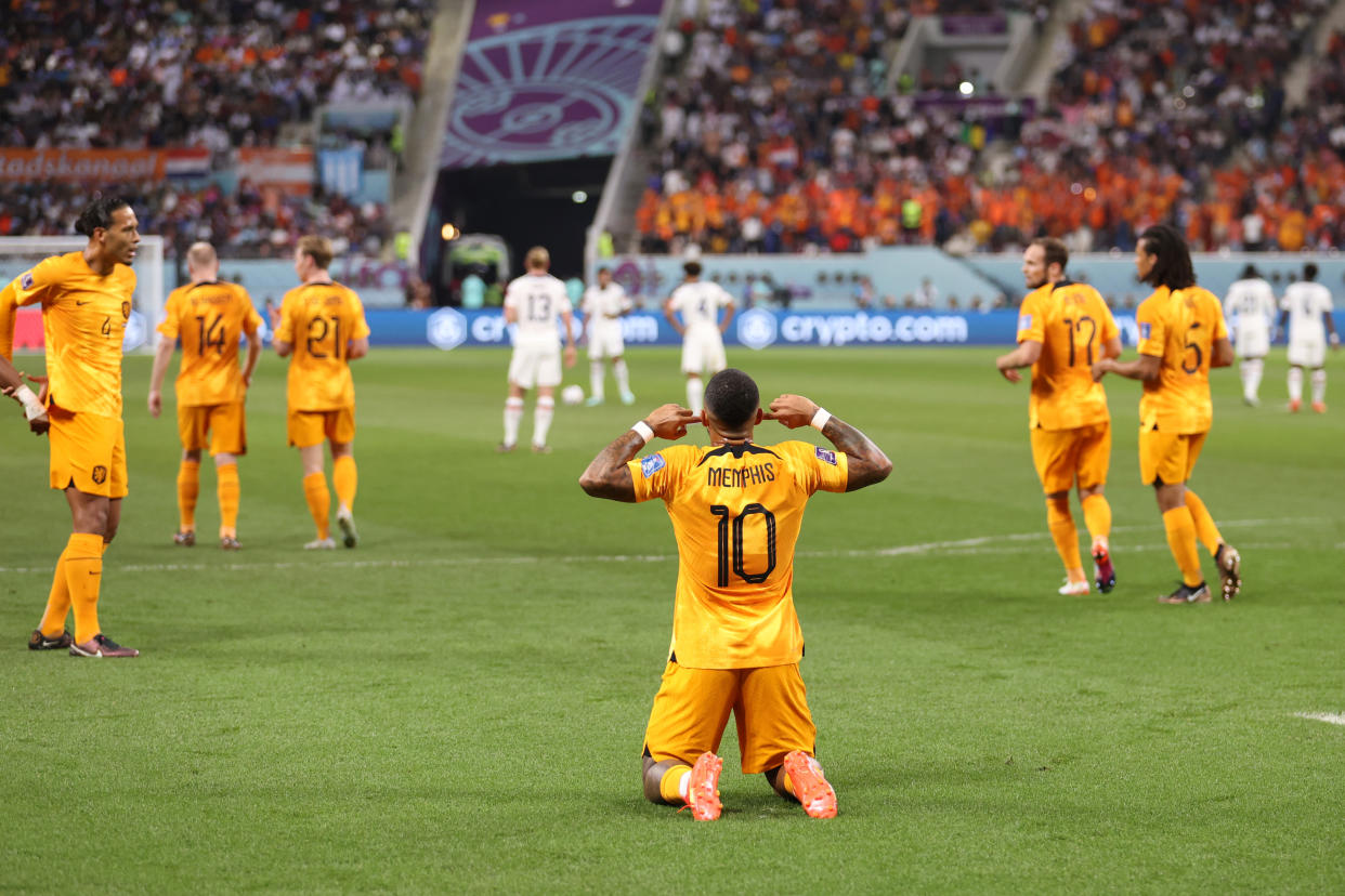 DOHA, QATAR - DECEMBER 03: Memphis Depay of Netherlands celebrates after scoring the team's first goal during the FIFA World Cup Qatar 2022 Round of 16 match between Netherlands and USA at Khalifa International Stadium on December 03, 2022 in Doha, Qatar. (Photo by Julian Finney/Getty Images)