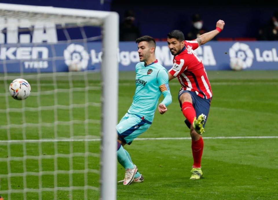 Luis Suárez takes a shot at goal during the 2-0 home defeat by Levante.