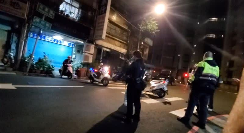 台北市大同區蘭州街16日清晨發生街頭砍人，3人身上有多處刀傷，高姓男子、廖姓男子傷重送醫宣告不治。(圖／翻攝畫面)