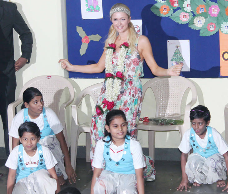 She even grooved to popular song "Chammak challo" with them, and distributed presents.