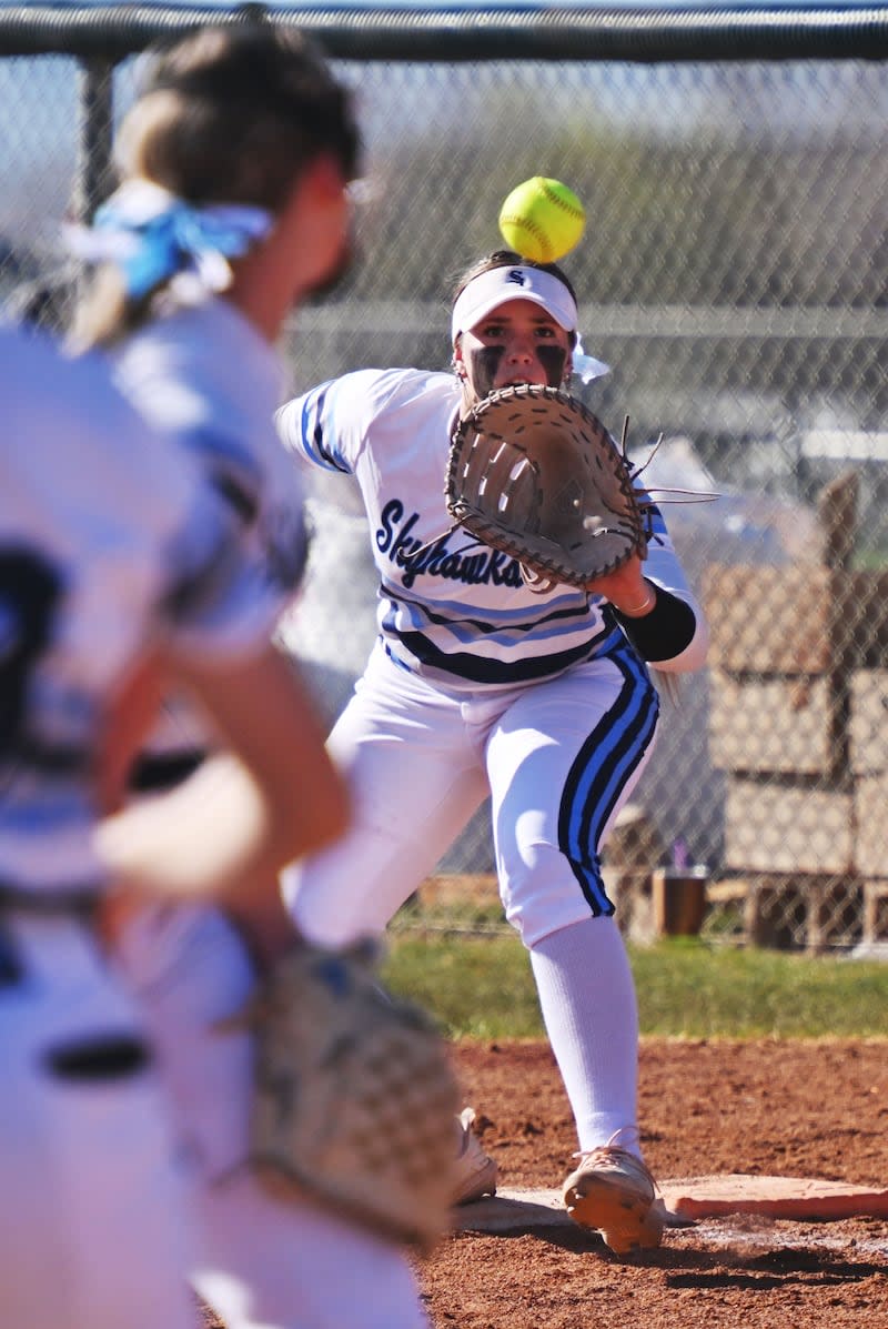 0402prpsoftball.spt_SGW_06256.jpg