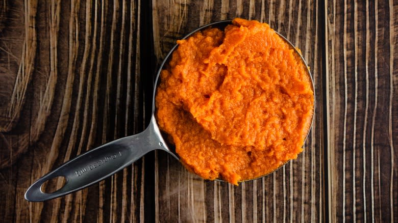 measuring cup of canned pumpkin