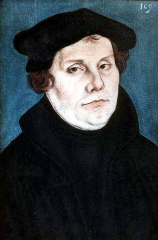 “Portrait de Martin Luther”, par Cranach l’Ancien, 1529. Dans sa traduction de la Bible, il commence à normaliser l’usage des majuscules en les utilisant pour mettre en relief les mots importants.. Photo Photo12/AFP