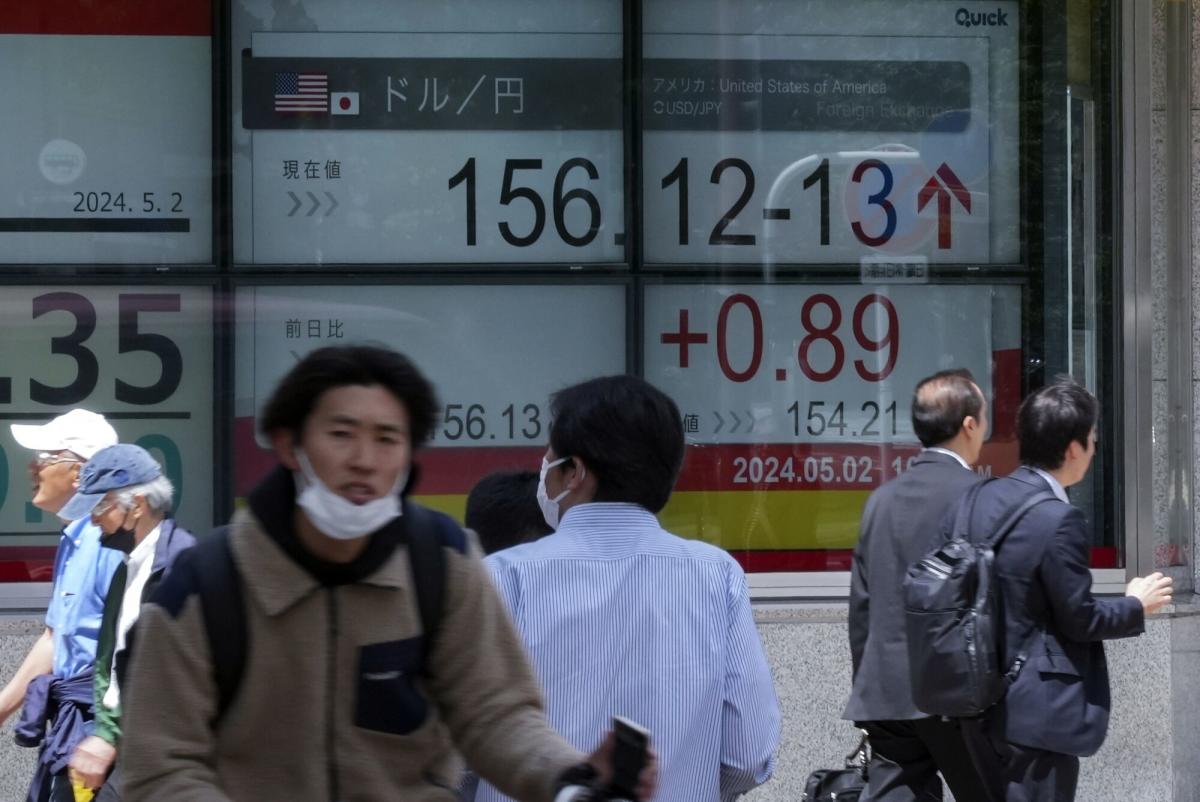 Asian stocks fall on new signs of weakness in China: markets retreat
