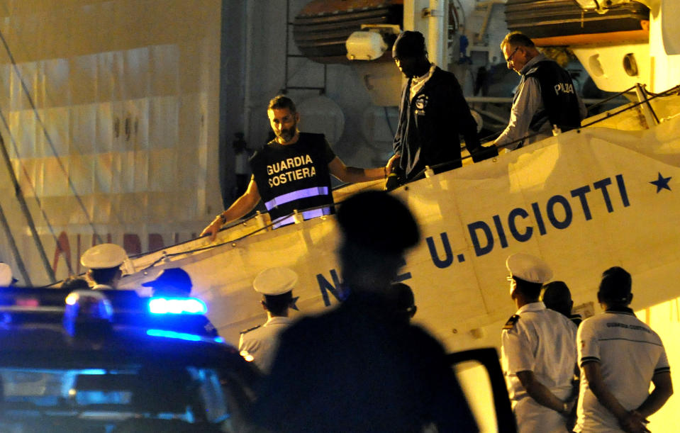 In der Nacht auf Dienstag traf die „Diciotti“ im Hafen von Catania ein. (Bild: Getty Images)