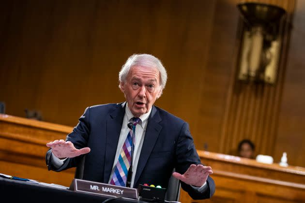 Sen. Ed Markey (D-Mass.) led 10 other Democratic senators in asking the FTC to investigate a company selling the “JR-15.” (Photo: AL DRAGO via Getty Images)