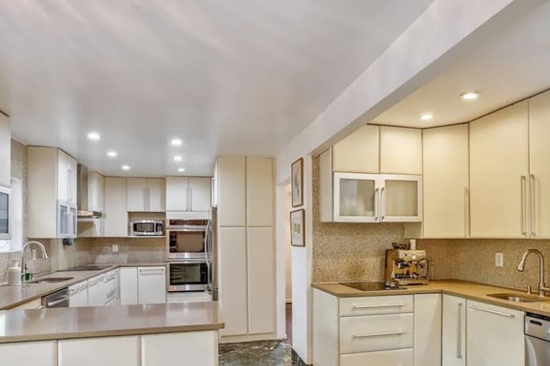 Kitchen before renovation.