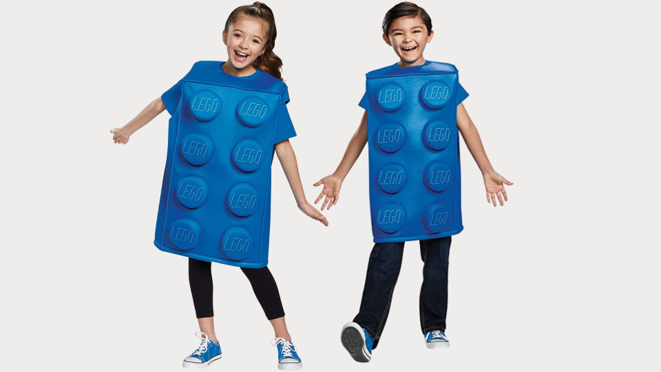 Sibling Halloween costumes: Lego blocks