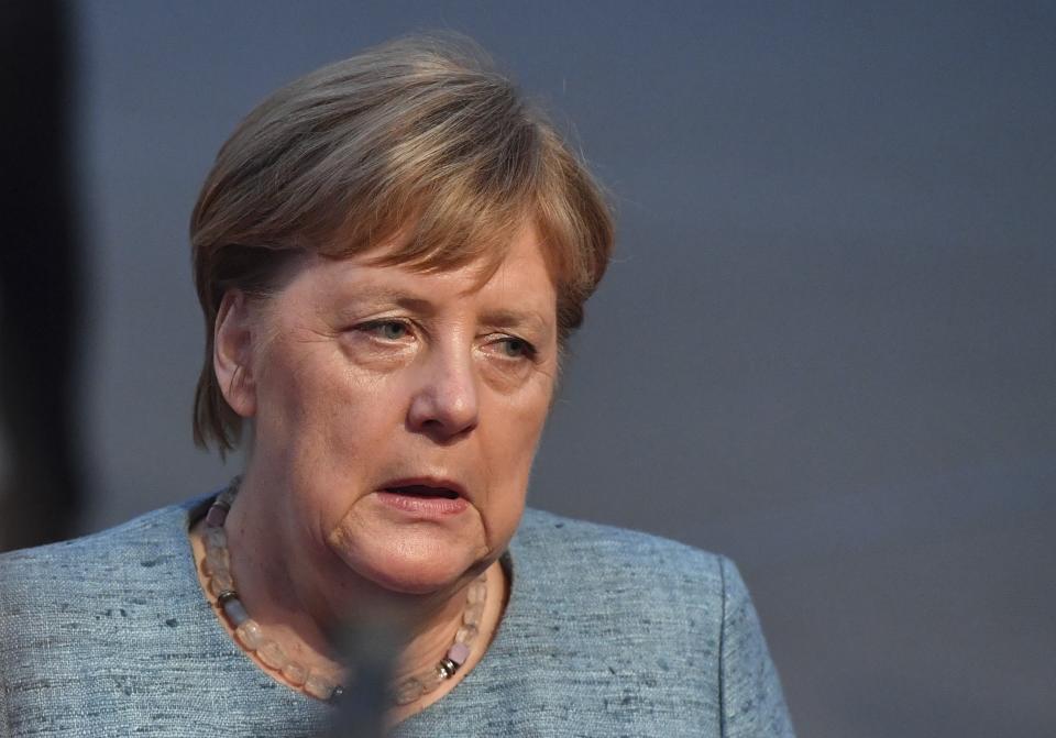 Kanzlerin Merkel sprach am Mittwoch beim EU-Gipfel in Salzburg mit Journalisten. (Bild: AP Photo/Kerstin Joensson)