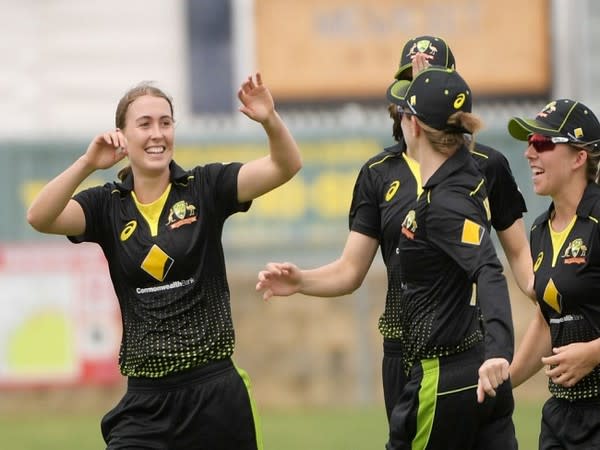 Tayla Vlaeminck with teammates (Image: ICC)