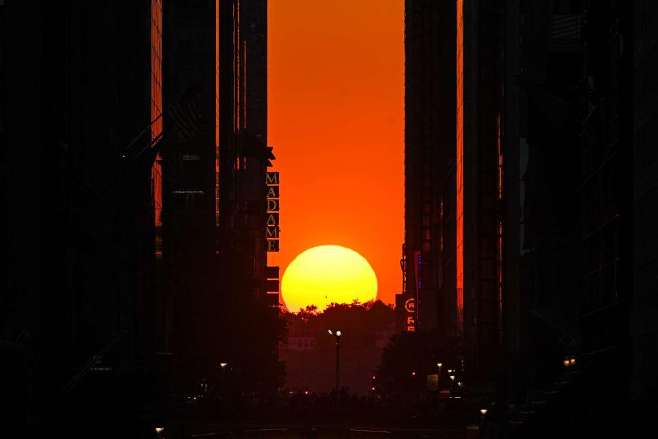 <p> Lokman Vural Elibol/Getty Images</p> A view of the sunset from 42nd street during the 