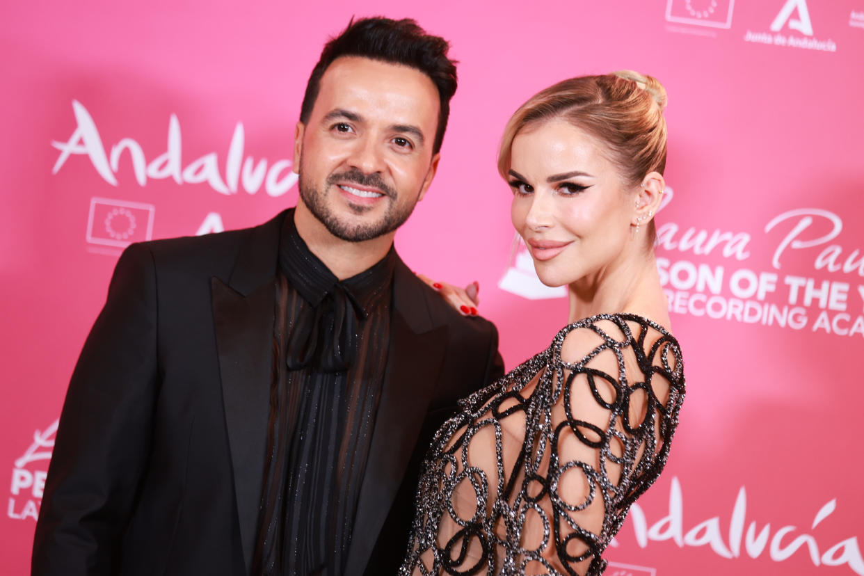 Águeda López y Luis Fonsi en los Latin Grammy de 2023 (Patricia J. Garcinuno/WireImage)