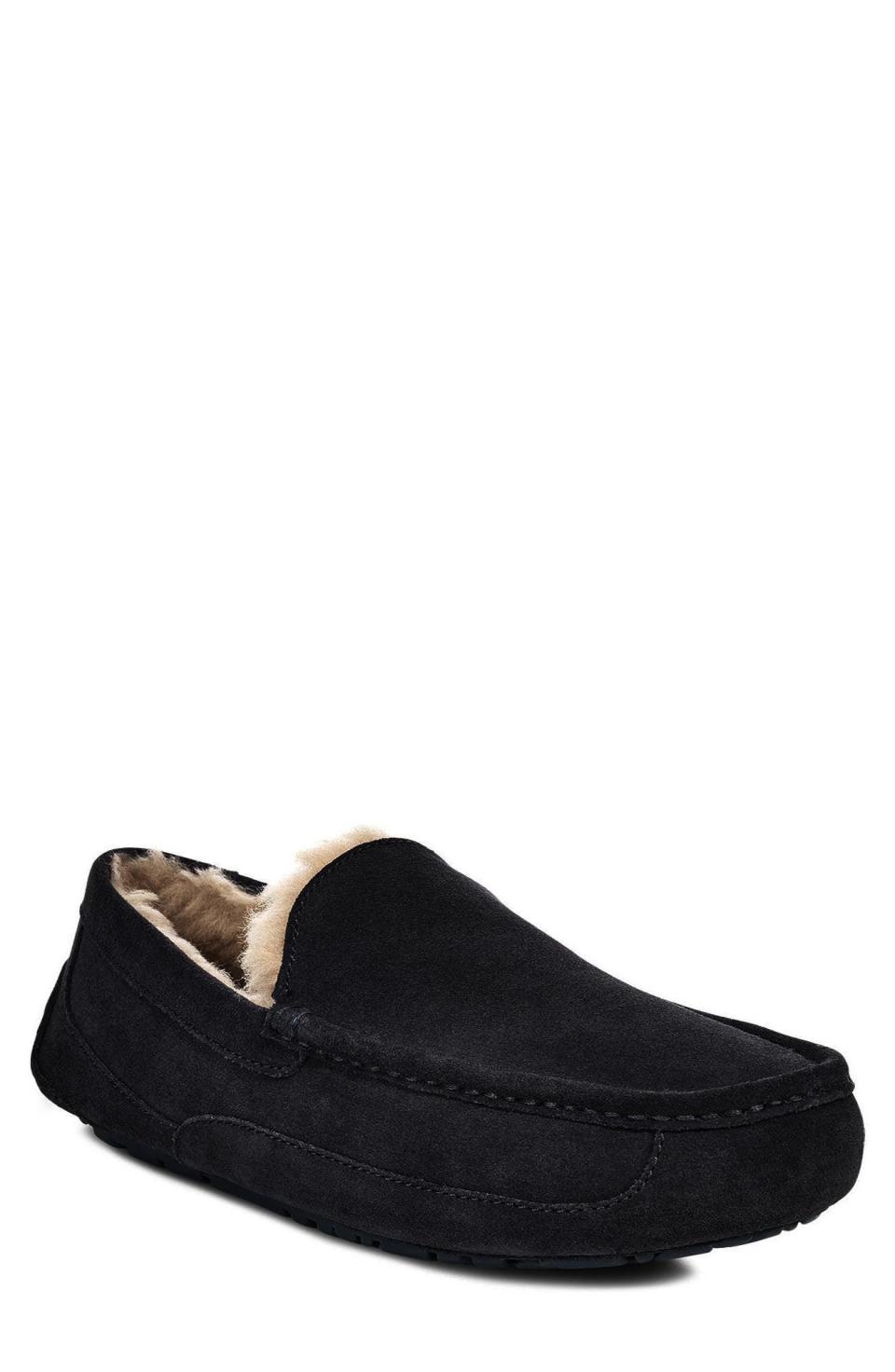 32) UGG Men's Ascot Slipper