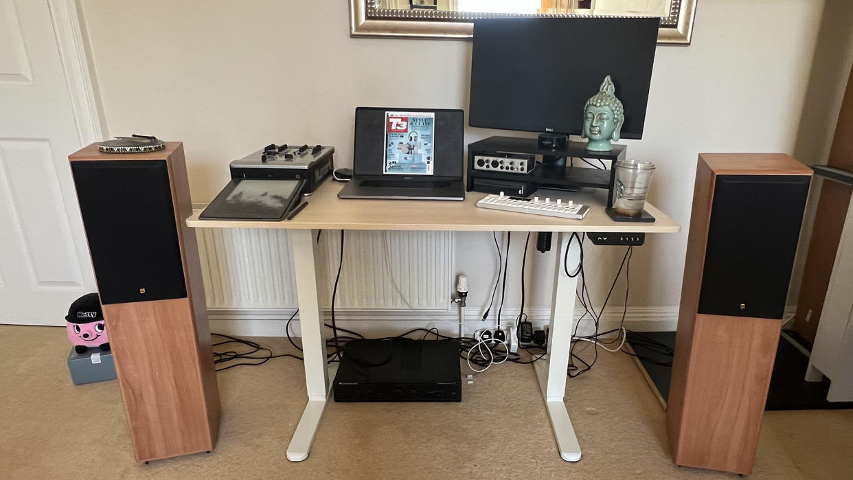  VonHaus Standing Desk review. 