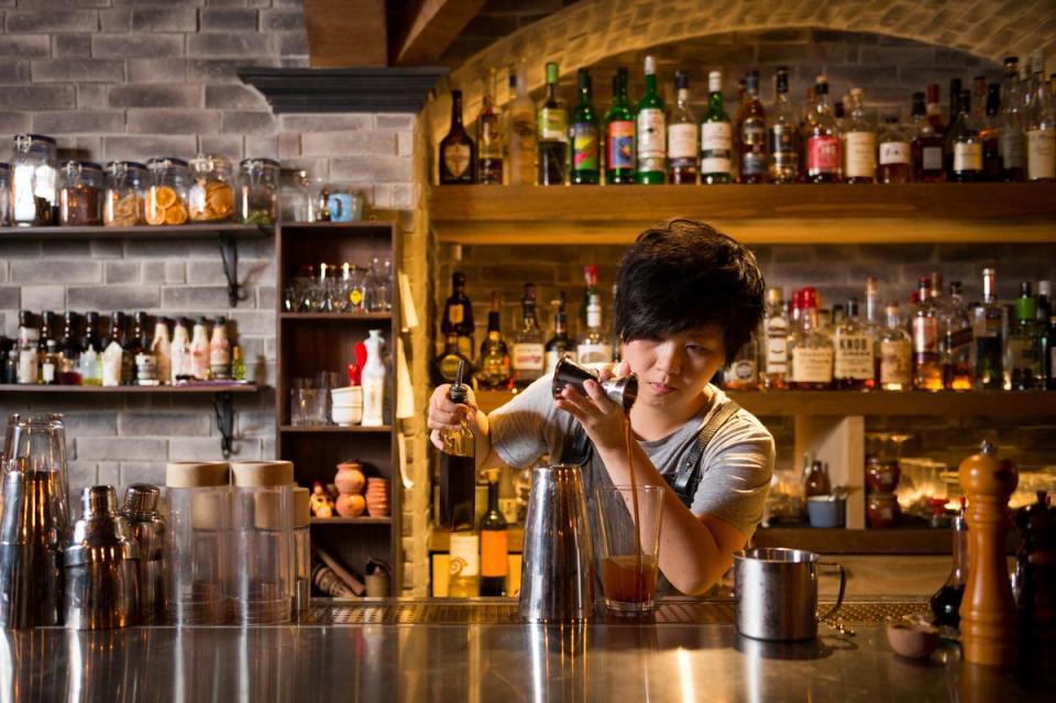 吧檯經理章銘君在2017世界頂尖調酒大賽台灣區決賽中，拿到宴會調酒類的分項冠軍。
