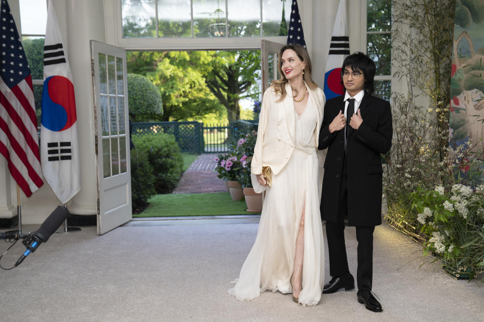 Angelina Jolie and son Maddox Jolie-Pitt arriving to the state dinner on April 26, 2023.  (Bloomberg / Bloomberg via Getty Images)