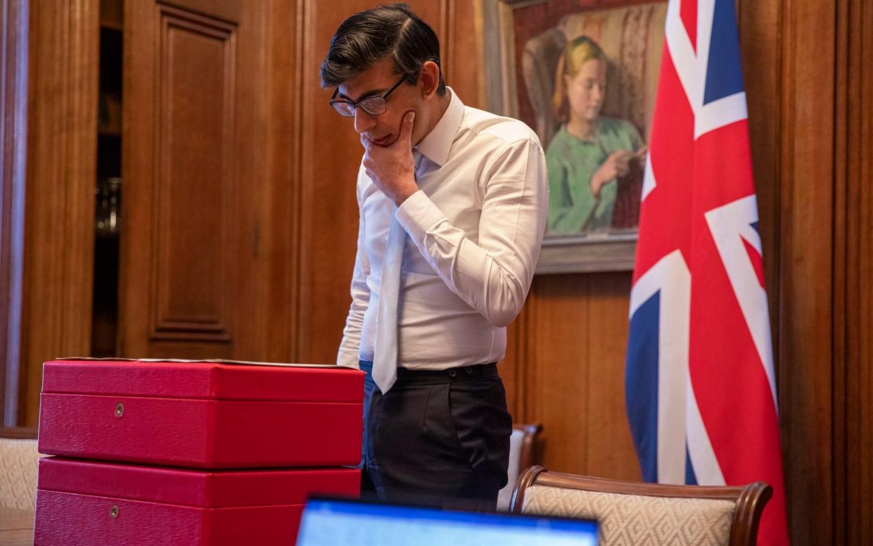 Rishi Sunak works on his Spending Review speech in his flat at Number 11 Downing Street - Simon Walker/ HM Treasury