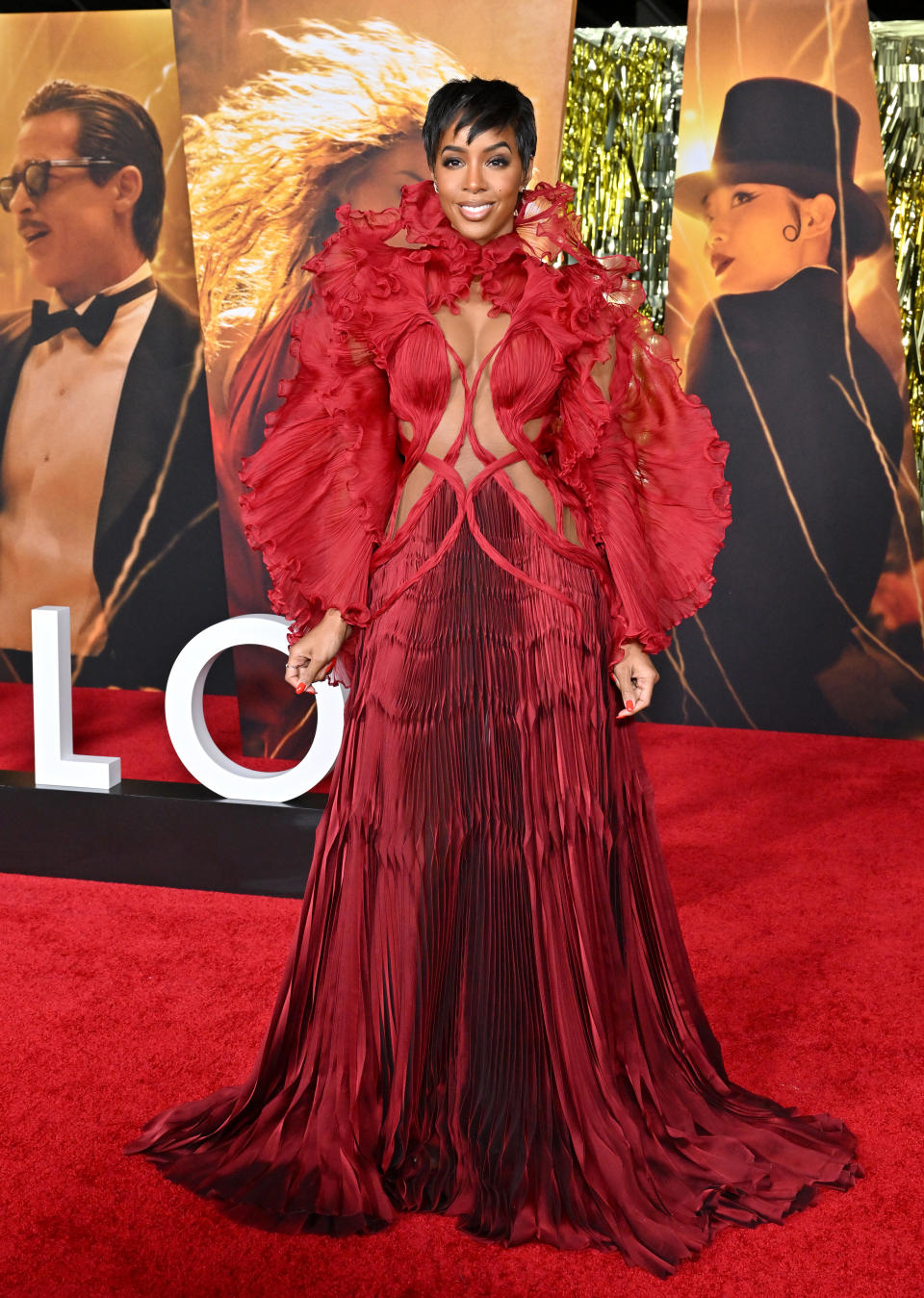 Kelly Rowland in einem gewagten Kleid in Rot (Bild: Axelle/Bauer-Griffin/Getty Images)