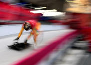 <p>Le Ghanéen Akwasi Frimpong lancé à pleine vitesse lors de son départ de l’épreuve du skeleton. (Photo AFP) </p>