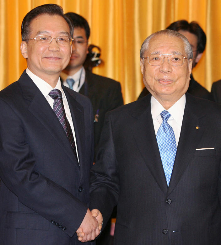 In April 2007, then-Prime Minister Wen Jiabao visited Japan and met with Daisaku Ikeda.  (AFP)