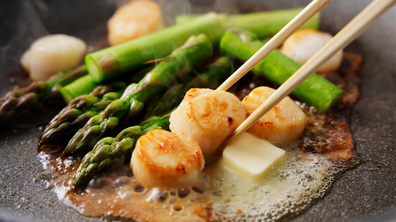 fried scallops and asparagus