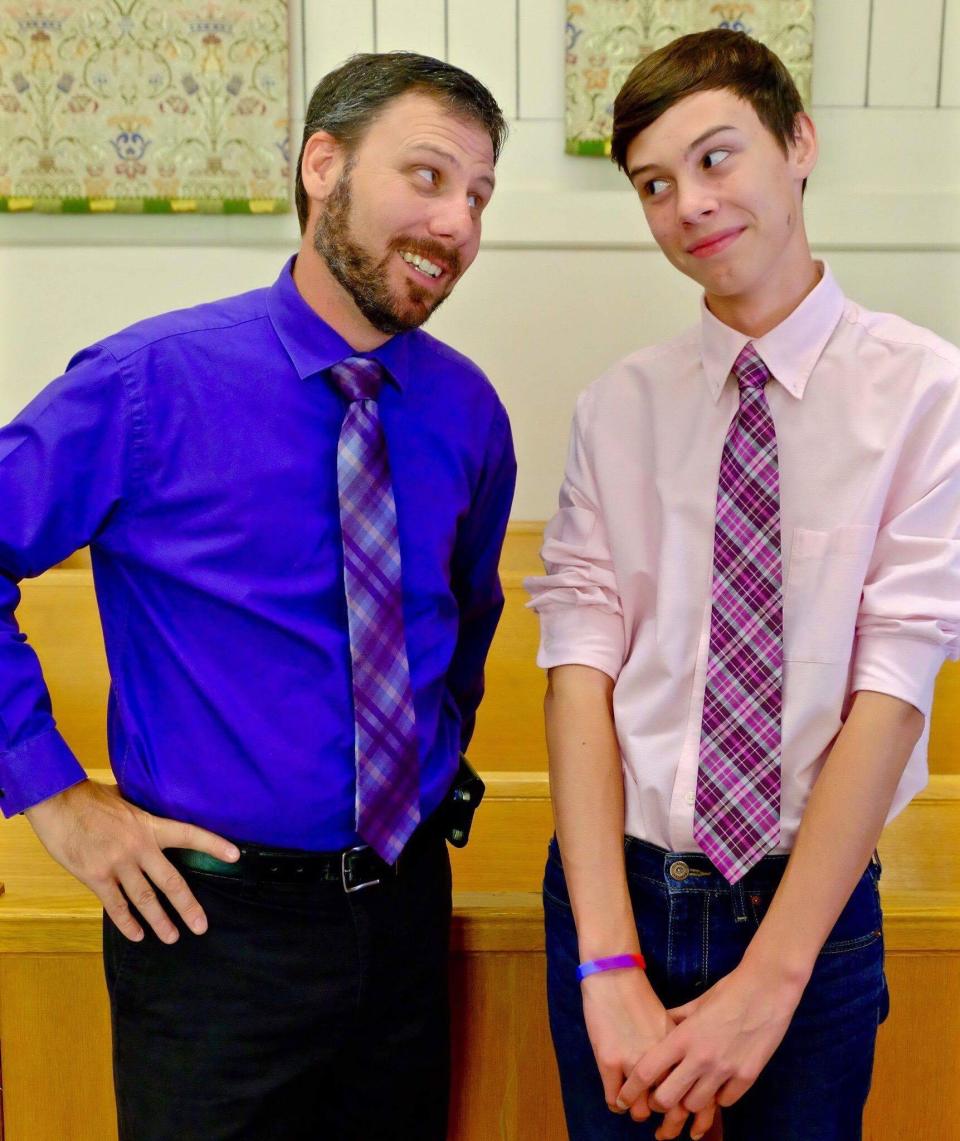 Beauty vlogger Andrew Edgerton and his super supportive father. (Photo: courtesy of Andrew Edgerton)