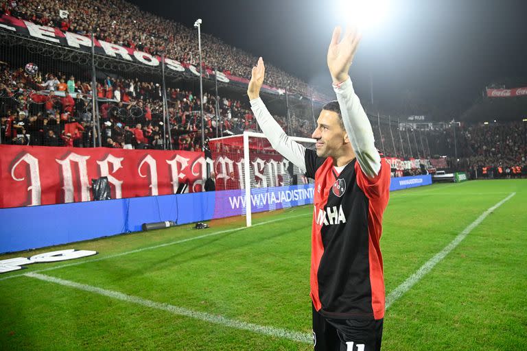 Maxi Rodríguez fue despedido ante 40 mil personas en el estadio Marcelo Bielsa