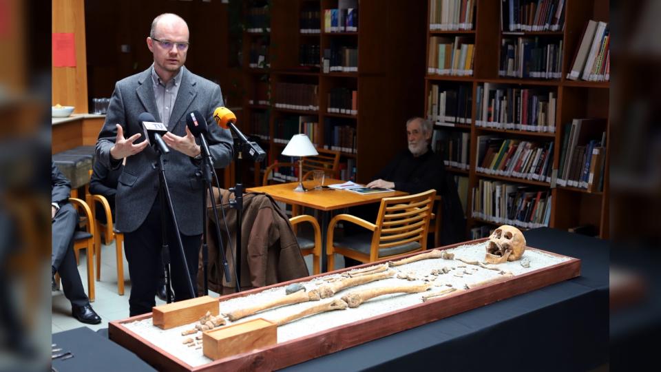 The collection of medical tools was found in two wooden chests in a Roman-era grave near the central Hungarian city of Jászberény. Here we see a man standing in front of a table with a skeleton laid out with the medical tools around it. They are in a library.