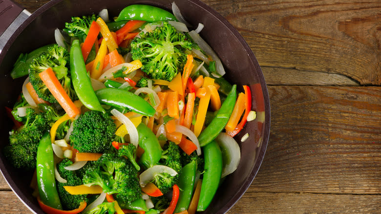 Vegetarian stir fry in oil