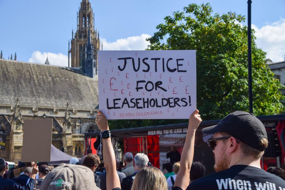 leaseholders  London, United Kingdom. 16th September 2021. Protesters gathered in Parliament Square to call on the government to address issues affecting leaseholders, including ending the cladding scandal and the outdated leasehold system. Credit: Vuk Valcic / Alamy Live News