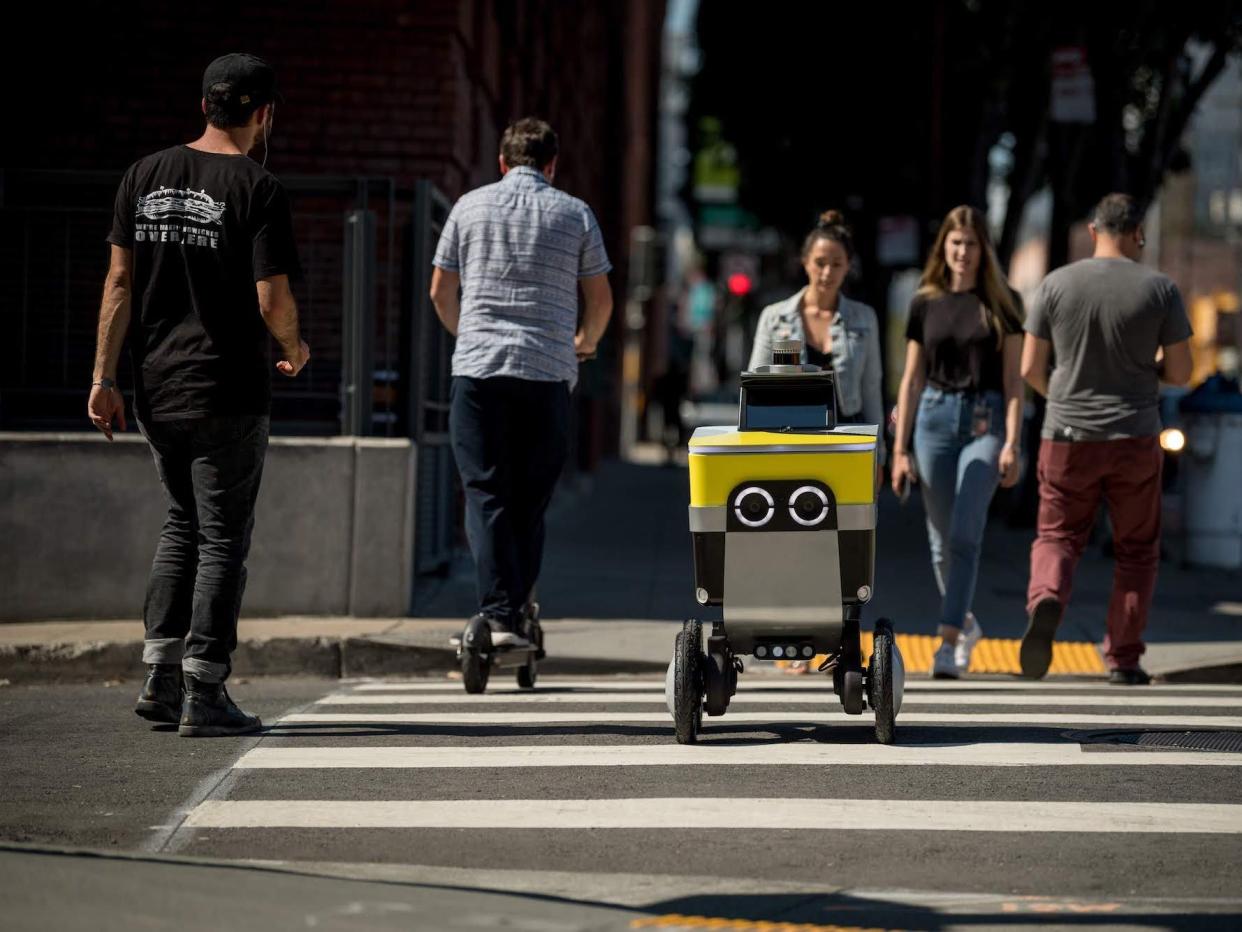 Serve Robotics sidewalk