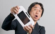 <p>Spielend Geld verdienen wollten Nintendo, Sony, Microsoft, Sega und Co. immer wieder - doch welche Konsole war bislang die erfolgreichste? Spoiler: Die Wii U, die "Mario"-Erfinder Shigeru Miyamoto hier so schwungvoll präsentiert, ist es nicht. Im Gegenteil... (Bild: 2014 Future Publishing/Edge Magazine)</p> 