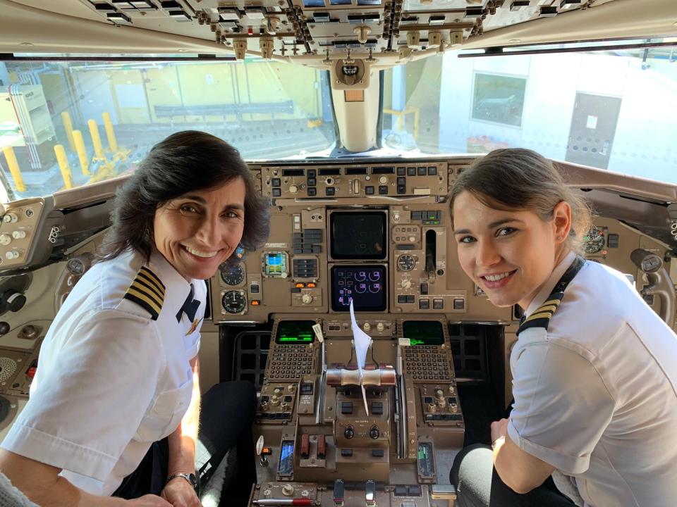 Delta passenger shares ‘inspiring’ photo of mother and daughter pilot duo