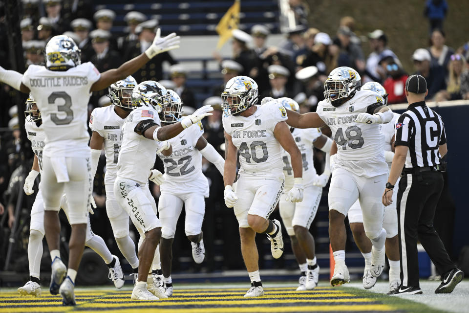 Air Force linebacker Alec Mock (40) celebrates with his teammates after scoring a touchdown on an interception thrown by Navy quarterback Tai Lavatai during the second half of an NCAA college football game, Saturday, Oct. 21, 2023, in Annapolis, Md. (AP Photo/Terrance Williams)