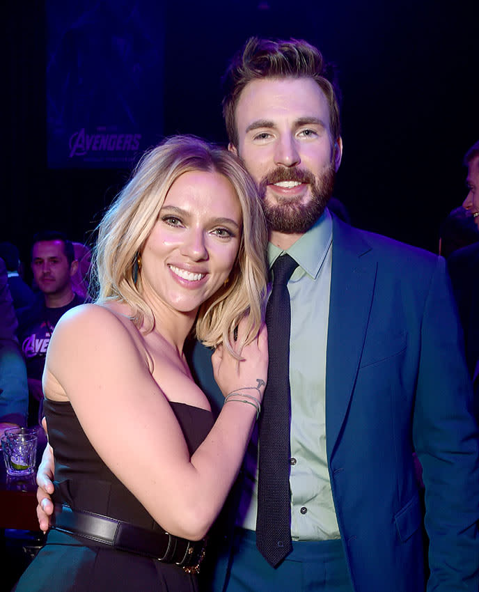 Chris Evans con Scarlett Johansson