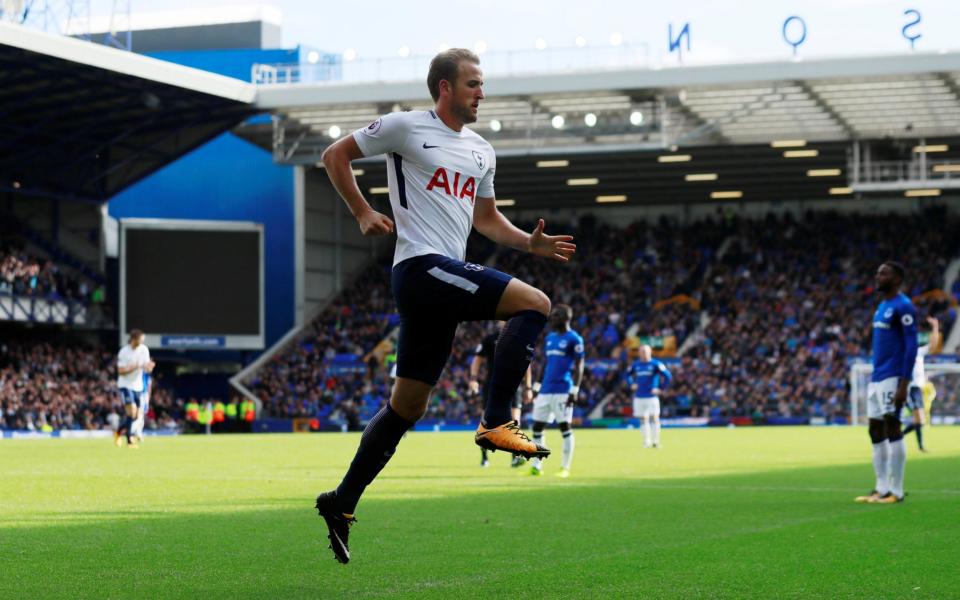 Harry Kane fired Tottenham to a comfortable 3-0 success at shell-shocked Everton