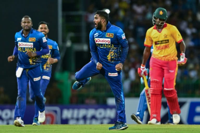 Sri Lanka's Wanindu Hasaranga (2R) celebrates taking the wicket of Zimbabwe's Richard Ngarava (R) in the third and final Twenty20 international in Colombo (Ishara S. KODIKARA)