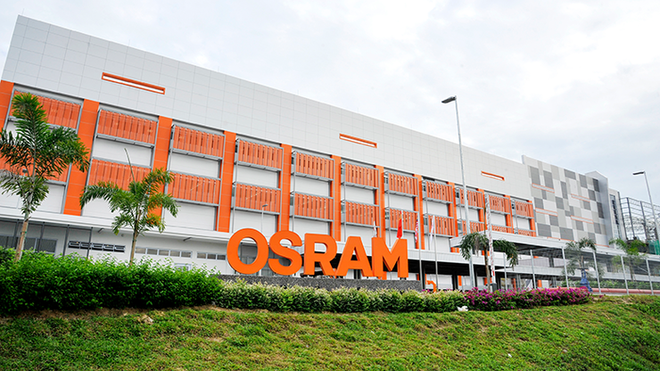 Vor zwei Jahren wurde Osram für seine Malaysia-Pläne von den Investoren abgestraft. Jetzt hat Konzernchef Olaf Berlien die LED-Fabrik eröffnet – ein weiterer Schritt auf dem Weg von Osram zum High-Tech-Unternehmen.