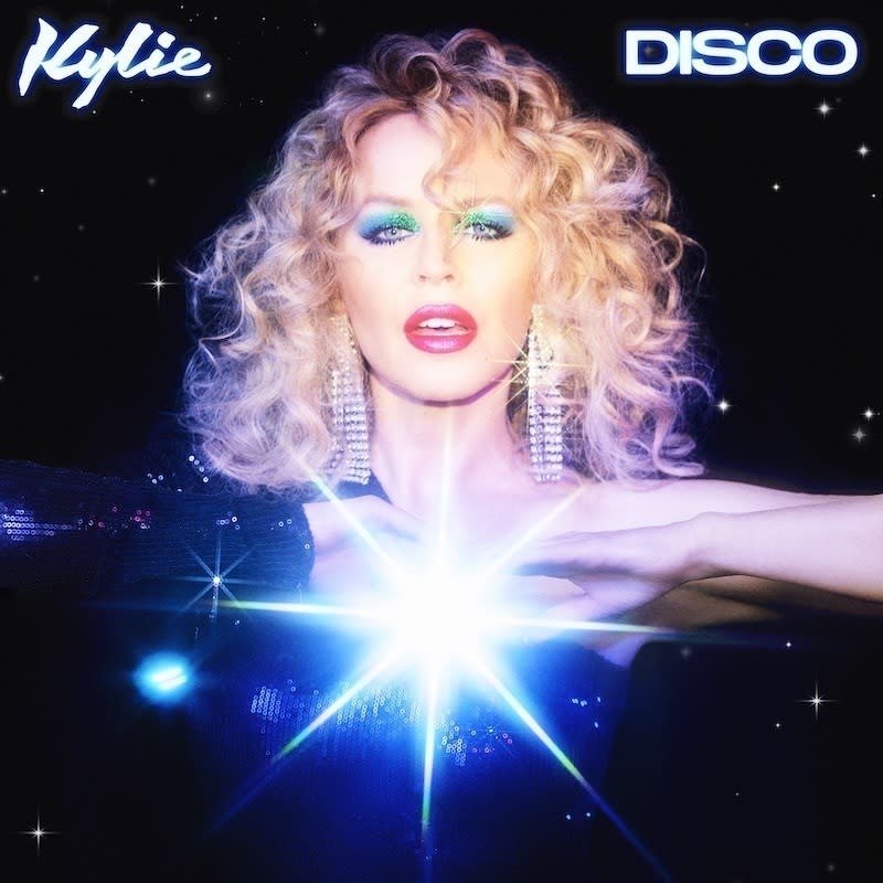 En esta imagen difundida por BMG, la portada de "Disco" de Kylie Minogue. El 15to álbum de la cantante australiana laureada con el premio Grammy sale el viernes. (BMG vía AP)