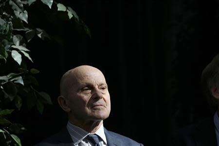 University of Chicago professor Eugene F. Fama listens to remarks at a news conference after it was announced he won the 2013 Nobel Prize in Economics in Chicago, October 14, 2013. REUTERS/Jim Young