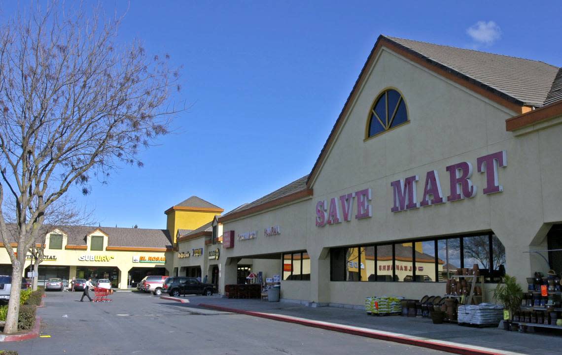 The Save Mart supermarket at the Wood Colony Plaza on Pelandale Ave on Monday, January 28, 2008.