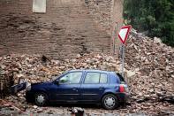 Alle 9 del 29 maggio, poi, un nuovo terremoto della durata di 30 secondi, di magnitudo 5,8 e della profondità di 9,6 km. L’epicentro è nella zona di Medolla e Cavezzo, in provincia di Modena, ma il sisma è stato avvertito anche in Slovenia e Croazia. Il 29 si sono verificate altre due scosse alle 12:55 e alle 13 di intensità 5,3 e 5,2. Lo sciame sismico dei giorni seguenti ha avuto punte di rilievo. Il 3 giugno alle 21:20 una forte scossa di magnitudo 5,1 con epicentro a Novi di Modena, dove è crollata la torre dell’orologio, è stata avvertita in tutto il Nord Italia.