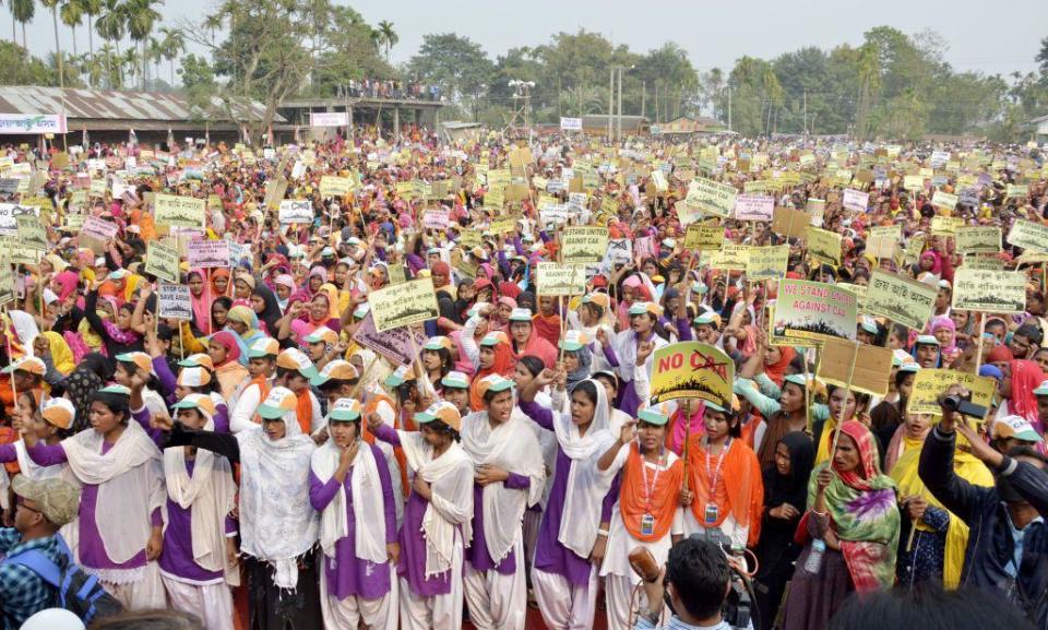 Mujeres indias protestando contra la discriminación.