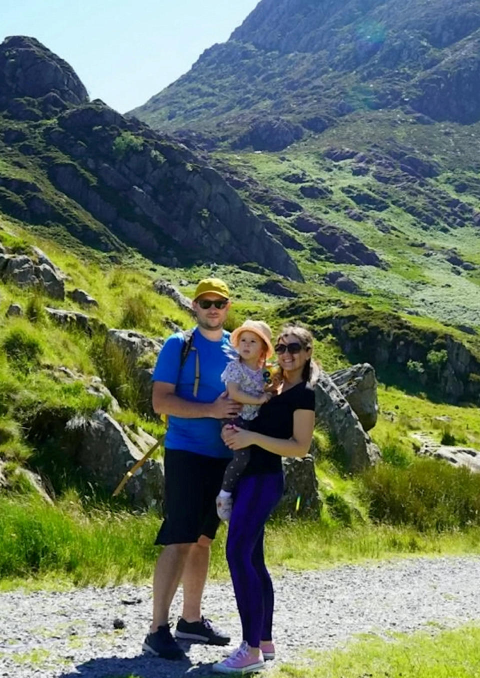 Olivia has now undergone treatment for cancer, pictured with her mum Ewelina Skwarlo and dad Oliver Philips. (Ewelina Skwarlo/SWNS)