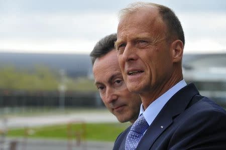 Fabrice Bregier (L), Airbus President and Chief Executive Officer and Tom Enders (R), Chief Executive Officer of Airbus Group, wait for Indian Prime Minister at the Airbus headquarters in Toulouse April 11, 2015. REUTERS/Adrien Helou