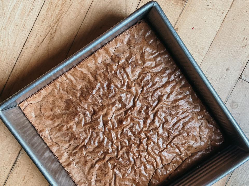 square pan of baked brownies